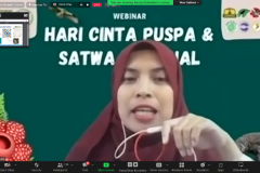 Pembicara Annisa Ramadani, S.Si. saat memaparkan materinya dalam acara webinar Nasional “Keanekaragaman Hayati Indonesia: Yang Muda Berbicara” melalui aplikasi zoom pada Sabtu (12/11/2022)