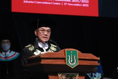 Rektor Universitas Nasional Dr. El Amry Bermawi Putera, M.A. saat memberikan sambutan dalam wisuda Unas, di JCC Senayan, Kamis, 17-11-2022