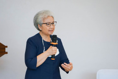 Ketua Pusat Pengkajian Politik dan Pengembangan Masyarakat (P4M) Dr. Diana Fawzia, M.A. saat memberikan tanggapan dalam diskusi perencanaan penelitian dan pengabdian, pada Rabu, 28 Desember 2022 di Ruang Exhibition Lt. 2 Unas