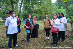 Saat eksplorasi dilapangan berlangsung bersama tim dari BRIN di Kebun Raya Bogor, Senin, 27 Februari 2023