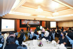 Paparan materi tentang table manner oleh pihak hotel Grand Sahid Sudirman di Ruang Singosari Lt. 2, Kamis, 16 Maret 2023
