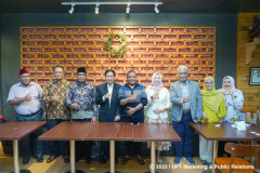 Foto bersama usai penandatanganan MoA di Jakarta,  Rabu, 12 April 2023