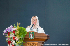 Dekan Fisip Unas Dr. Erna Ermawati Chotim, S.Sos., M.Si. memberikan sambutan dalam acara Yudisium FISIP Semester Ganjil 2022/2023, Rabu, 7 Juni 2023 di Auditorium Gedung Cyber Unas
