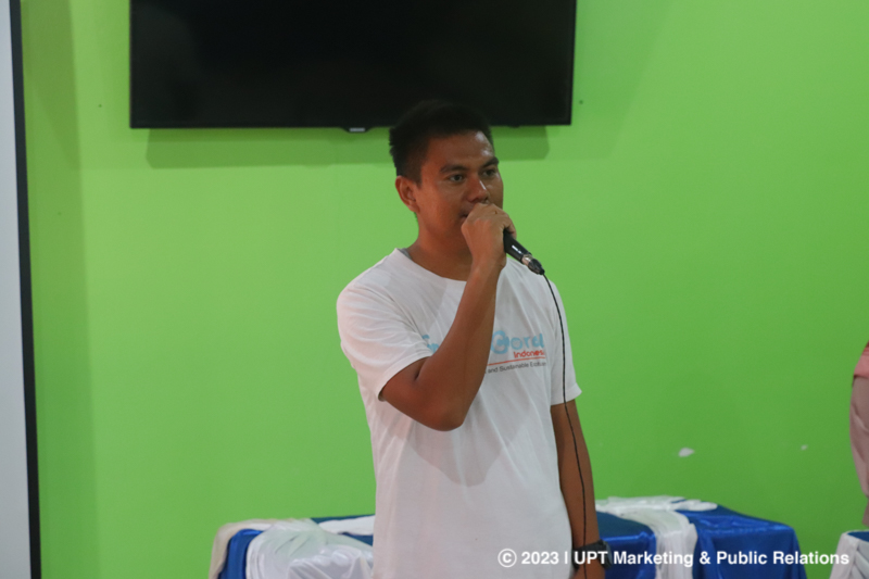 Founder and Director Smiling Coral Indonesia Hermansyah, S.Si. saat memperkenalkan Smiling Coral Indonesia kepada dosen prodi Biologi dan siswa-siswi SMAN 69 Jakarta, di Ruang Pertemuan Pulau Pramuka, Kepulauan Seribu, Rabu, 23 Agustus 2023