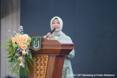 Pidato dari perwakilan lulusan Fakultas Ilmu Sosial dan Ilmu Politik semester genap tahun akademik 2022/2023, The Amazing Life of Unas Student, saudara Suhayatmi, S.Sos.