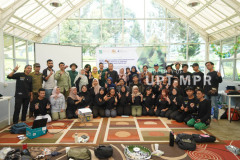 Foto bersama usai kegiatan KKL, di Ruang Pertemuan, Wilayah Gambung, Cagar Alam Gunung Tilu, Jawa Barat, Minggu, 05 Mei 2024