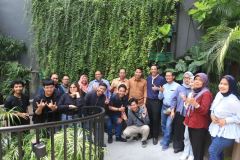 sesi foto bersama dalam acara Alumni Gathering Prodi Akuntansi Fakultas Ekonomi dan Bisnis Unas Serta Pengenalan Program Studi Magister Akuntasi, di Langit Seduh Coffe, Ampera Jakarta Selatan, Sabtu, 2 September 2023