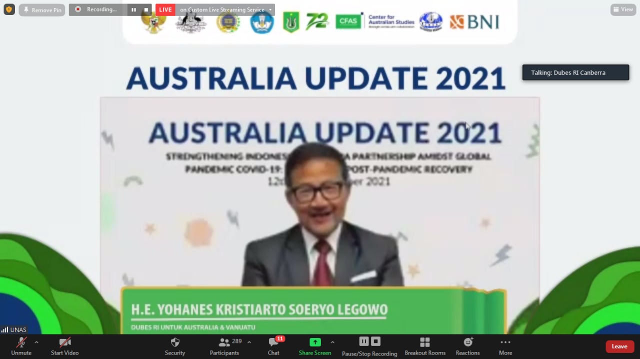 Dubes RI untuk Australia dan Vanuatu, H.E. Yohanes Kristiarto Soeryo Legowo sedang memberikan sambutannya dalam  pembukaan kegiatan Australia Update 2021 secara virtual.
