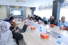 Diskusi dalam penjajakan kerja sama FISIP Unas dengan Politeknik STIA LAN Bandung