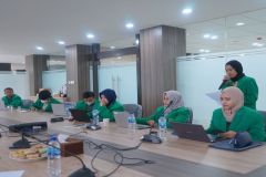 Pembukaan kegiatan benchmarking atara Universitas IBLAM dan Unas di Ruang Rapat Cyber