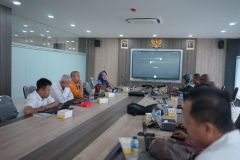 Diskusi para dosen dalam kegiatan Bimtek Pengisian Logbook Program Praktisi Mengajar BPK, di Ruang Rapat Cyber UNAS, Rabu, 24 April 2024