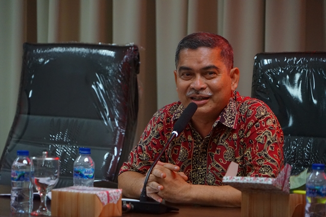 Dosen Fakultas Biologi Unas Drs. Ikhsan Matondang, M.Si. dalam acara Bio Coffee Talk  "Mengenal Pandan Laut dan Manfaatnya” di Ruang Seminar Lantai 3 Menara I UNAS pada Sabtu (10/09/2022)