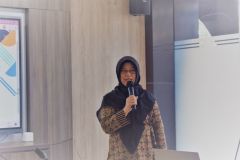 Sambutan oleh Ketua Program Studi Hubungan Internasional Dr. Irma Indrayani, S.I.P., M.Si. di Ruang Rapat Cyber Library, Selasa (12/09)