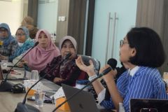 Sesi Diskusi dan Tanya Jawab Antar Manager The Conversation Indonesia dengan Profesor dan Para Dosen  di Ruang Rapat Cyber Library, Selasa (12/09)