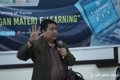Wakil Rektor Bidang Akademik Prof. Dr. Iskandar Fitri, S.T., M.T. saat memberikan sambutan pada kegiatan Training of Trainer pengembangan materi E-Learning di Lab. Jarkom Blok 4 lantai 4