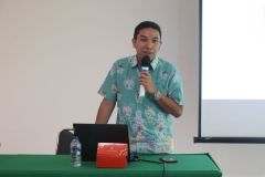 Sambutan dan Pemateri oleh Prof. Dr. Achmad Nizar Hidayanto, S.Kom., M.Kom selaku Narasumber dalam Kegiatan CHAT GPT di Ruang Seminar Selasar Blok I Lt.III, Rabu (27/09)