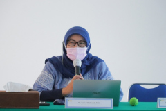 Asessor Internal Universitas Nasional Dr.Retno Widowati, M.Si. dalam acara Simulasi Akreditasi Program Teknik Mesin Rabu, 13 April 2022 di ruang seminar selasar lantai 3
