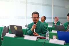 Dekan Fakultas Bahasa dan Sastra Unas Dr. Drs. Somadi., M.Pd Menyampaikan Ringkasan Dokumen