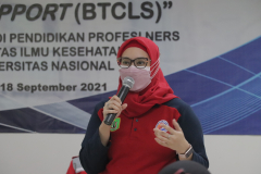 Ketua Program Studi Pendidikan Profesi Ners Ns. Naziyah, S.Kep., M.Kep. saat memberikan sambutan dalam kegiatan BTCLS