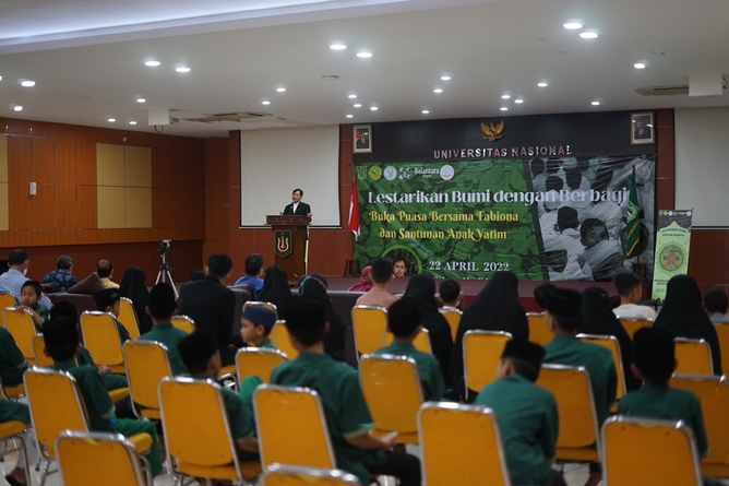 Ceramah yang disampaikan oleh Ketua Pusat Pengajian Islam/ Dosen fakultas biologi Universitas Nasional Dr. Fachruddin Mangunjaya