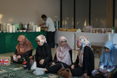 Para dosen FEB dalam kegiatan Buka Puasa Bersama dan Tausyiah Ramadhan 1445 H FEB UNAS di Exhibition Room, Senin, 25 Maret 2024. 