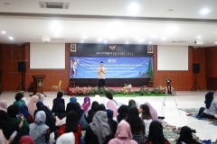 Saat acara berlangsung dengan sambutan oleh Dekan	Fakultas Bahasa dan Sastra Drs Somadi, M.Pd