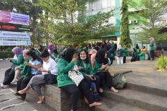 Para peserta character building ditaman Universitas Nasional