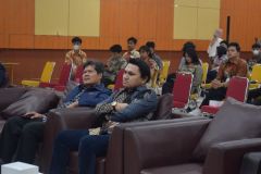 Ketua Program Studi Ilmu Hukum Masidin, S.H., M.H. dan Dosen Dr. Cand. Albert Tanjung, SH, MH, CLA hadir dalam Closing Ceremony sebagai Juri dalam simulasi Sidang.