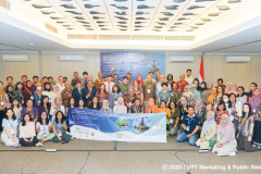 Suasana sesi foto bersama dengan pembicara dalam konferensi Internasional di Hotel Prime Plaza Sanur, Bali, Selasa, 16 Mei 2023