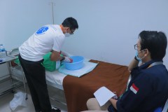 Peserta pelatihan saat melakukan OSCE Wound Care pada hari ketiga Rabu, 22 Desember 2021 di Gedung Menara II
