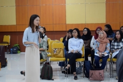 presentasi mengenai Guangxi University for Nationalities dari mahasiswa Sastra Indonesia Unas, vivian
