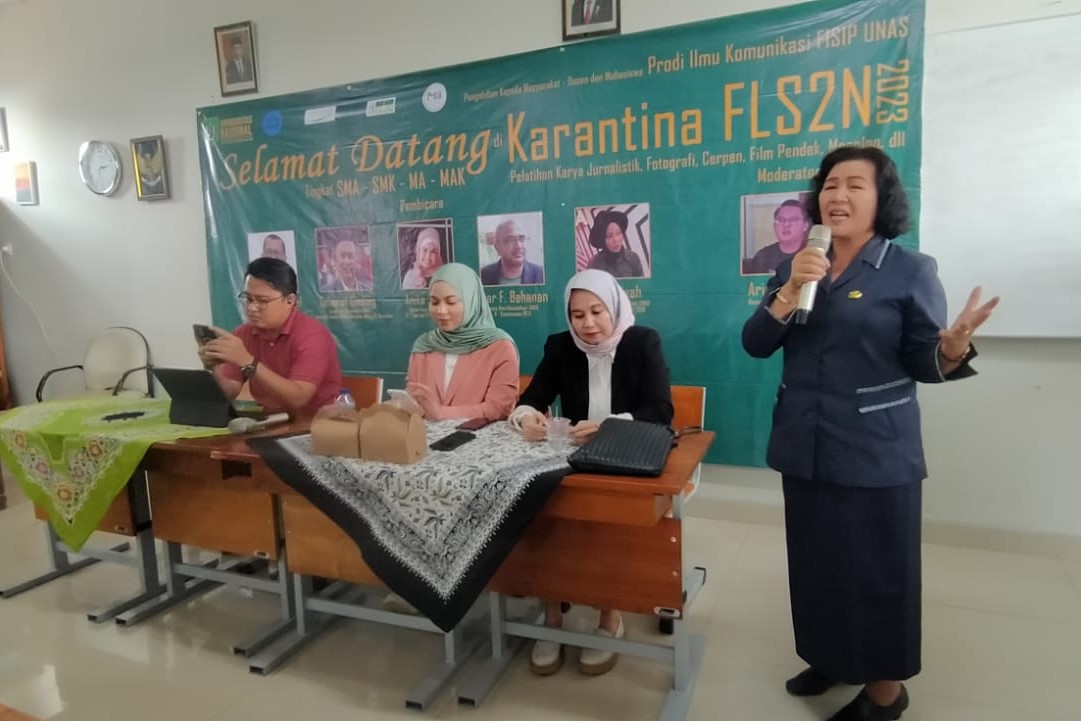 Drs. Panina Sinambela, Kepala SMA Negeri 11 Jakarta (23/5) membuka kegiatan Karantina FLS2N (Festival Lomba Seni Siswa Nasional) yang diprakarsai oleh Dosen dan Mahasiswa Ilmu Komunikasi FISIP UNAS di Aula SMAN 11