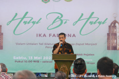 Walikota Jakarta Timur Muhammad Anwar, S.Si, MAP. memberikan sambutan dalam acara Halal Bihalal IKA FABIONA di latar Masjid Sutan Takdir Alisjahbana, Sabtu, 13 Mei 2023