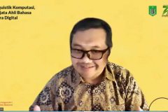 Pembicara Founder Drone Emprit dan Inisiator Indonesia One Search Ismail Fahmi, Ph.D. pada  FBS Seminar Linguistik - 1 : Linguistik Komputasi Senjata Ahli Bahasa di Era Digital (29/10/2021)
