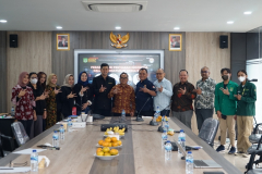 Foto bersama dalam acara FGD Prodi Ilmu Komunikasi dan KPID DKI Jakarta pada Selasa, 19 Juli 2022 di Ruang Rapat Cyber Library Unas