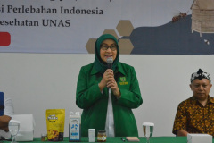 Dekan Fakultas Ilmu Kesehatan UNAS Dr. Retno Widowati, M.Si  Dalam Membuka Kegiatan