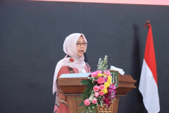 Dekan FISIP Unas Dr. Erna Ermawati Chotim, S.Sos., M.Si. saat memberikan sambutan dalam acara launching dan bedah buku Aldera - “Potret Gerakan Politik Kaum Muda 1993-1999” di Gedung Auditorium Unas pada Jumat, 28 Oktober 2022