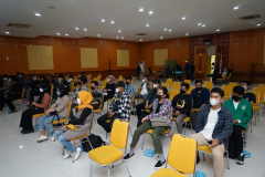 Para mahasiswa yang hadir dalam acara Webinar Cyber Security “Proteksi Data dari Kebocoran Data” pada Sabtu 23 Juli 2022 di Ruang Aula
