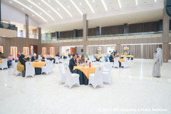 Manajer Unas Auditorium Heti Hendrayati, S.M., M.M. memaparkan fasilitas-fasilitas yang tersedia didepan tamu undangan (3)