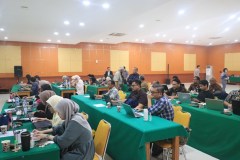 Para peserta sedang mengikuti pelatihan dalam acara Pelatihan Program Namo Author pada Rabu dan Kamis di Lab. Komputer dan Ruang Aula Seminar Unas Blok I Lantai 4 (23-24/8/2023).