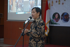 Dekan FBP UNAS Dr. Fachruddin M. Mangunjaya, M.Si. sedang memberikan sambutannya dalam kegiatan Halal Bi Halal Fakultas Biologi dan Pertanian  di Aula Blok I lantai IV UNAS, Senin, (29/04).