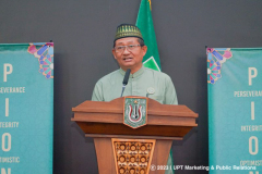 Kepala Biro Administrasi Sumber Daya Manusia Unas Dr. Ir. Edi Sugiono, S.E., M.M. memberikan sambutan dalam acara Halal Bihalal Keluarga Besar Universitas Nasional, Rabu, 3 Mei 2022 di Gedung Auditorium Unas