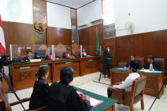 Prosesi simulasi persidangan oleh delegasi Sol Justicia, di Ruang Sidang Pengadilan Negeri Jakarta Selatan, Jumat (19/08).