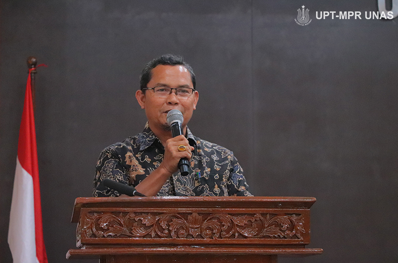 Kepala UPT Wirausaha Mandiri Unas Drs. Suadi Sapta Putra, M.Si.M. saat memberikan sambutan dalam acara Penandatanganan MoU Universitas Nasional dan Akademi Inspiradzi dan webinar digipreneur pada Jumat (03/12/2021) di Aula UNAS