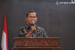 Kepala UPT Wirausaha Mandiri Unas Drs. Suadi Sapta Putra, M.Si.M. saat memberikan sambutan dalam acara Penandatanganan MoU Universitas Nasional dan Akademi Inspiradzi dan webinar digipreneur pada Jumat (03/12/2021) di Aula UNAS