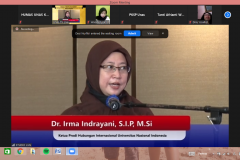 Dr.-Irma-Indrayani-S.I.P-M.Si-dalam-Memberikan-Materi-pada-Kegiatan-Focus-Group-Discussion