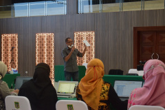 Hendryadi-dari-Sekolah-Tinggi-Ilmu-Ekonomi-Indonesia-Sebagai-Pembicara