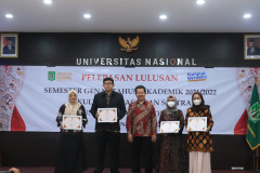 Penghargaan-Kepada-Dosen-Terfavorit-di-Fakultas-Bahasa-dan-Sastra