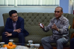 Rektor Universitas Nasional  Dr. El Amry Bermawi Putera. M.A  dengan Manager Of  King Sejong Institute saat membahas kerjasama