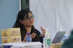 Delegasi-dari-SQA-Centre-Jakarta-Silvia-K-Darmutji-Menyampaikan-Materi